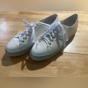 White House Black Market sneakers white in size 8.5 M. Great Condition